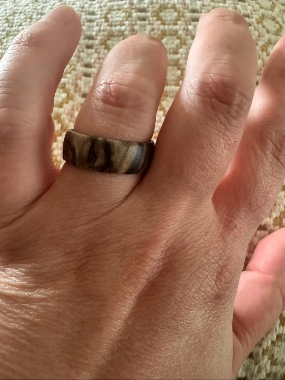 Men's Brown Wood-Grain Band Ring — Natural Brown Finish